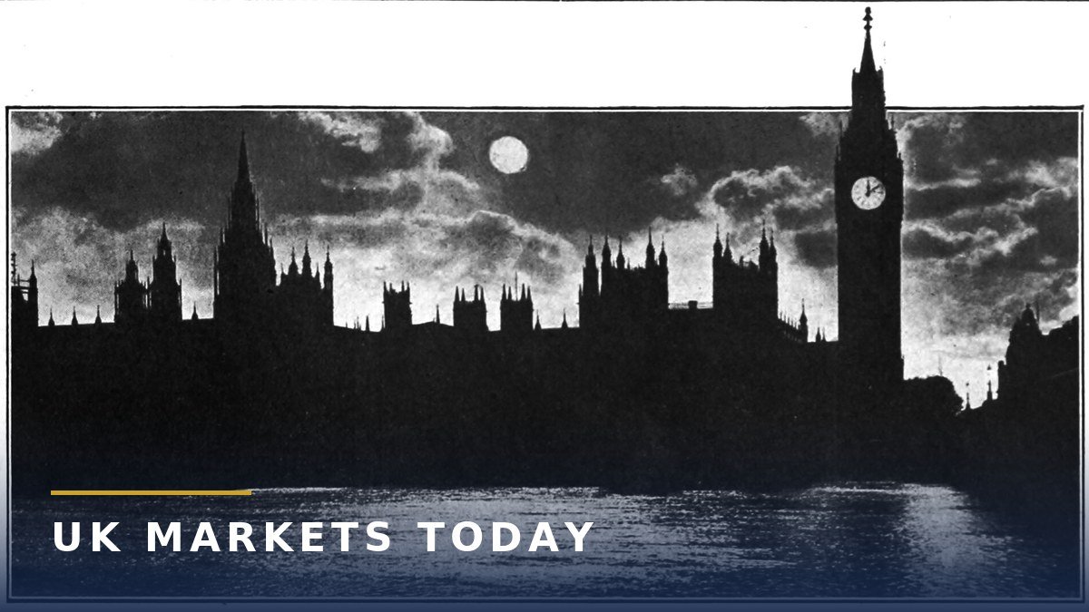 The Palace of Westminster and the River Thames in London. Public domain photo.