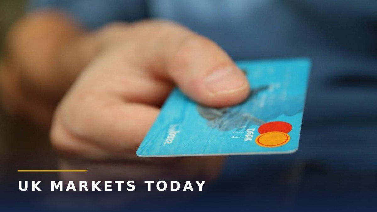 Bank cards and coins, illustrating cashback stacking in the UK